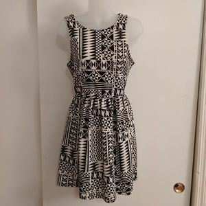 💖 $5 Geometric skater dress
